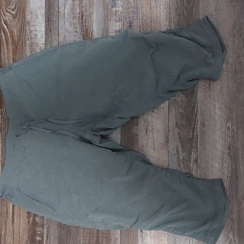 Kirkland Grey Athletic Capri